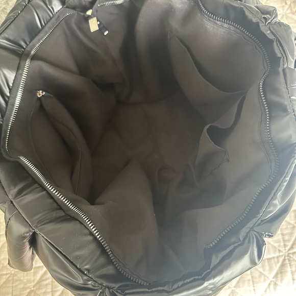 Black Puffer Tote 🖤 - Picture 4 of 4